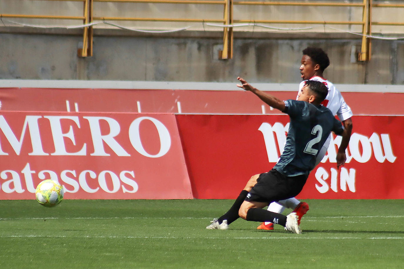 El conjunto dirigido por Adrián Cantabrana no puede con el Rayo Vallecano y pone el broche a una histórica temporada con derrota.