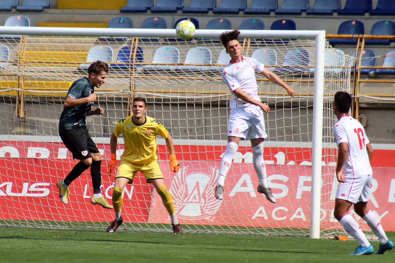 El conjunto dirigido por Adrián Cantabrana no puede con el Rayo Vallecano y pone el broche a una histórica temporada con derrota.