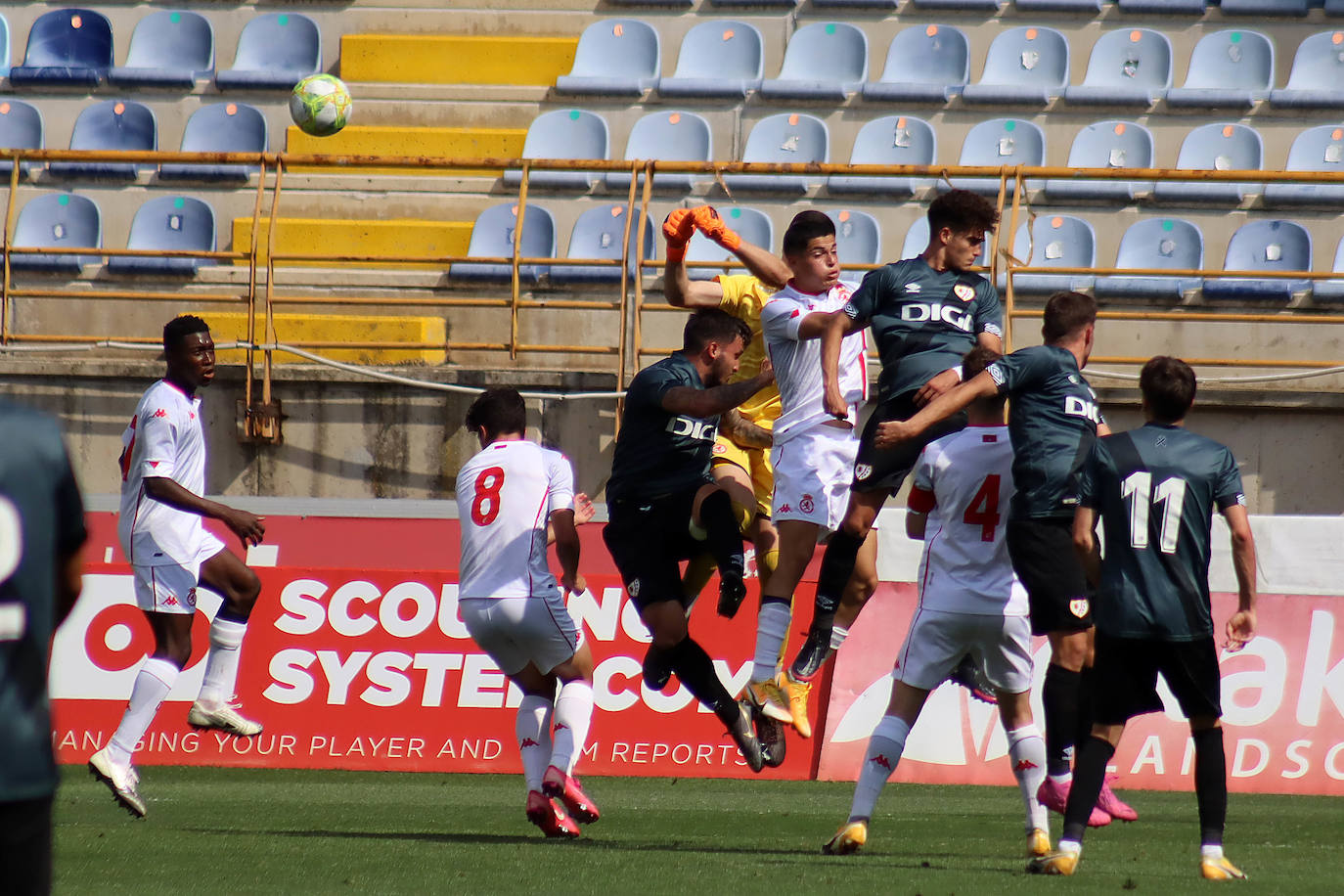 El conjunto dirigido por Adrián Cantabrana no puede con el Rayo Vallecano y pone el broche a una histórica temporada con derrota.