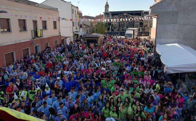 El colorido de las peñas en San Antonio.