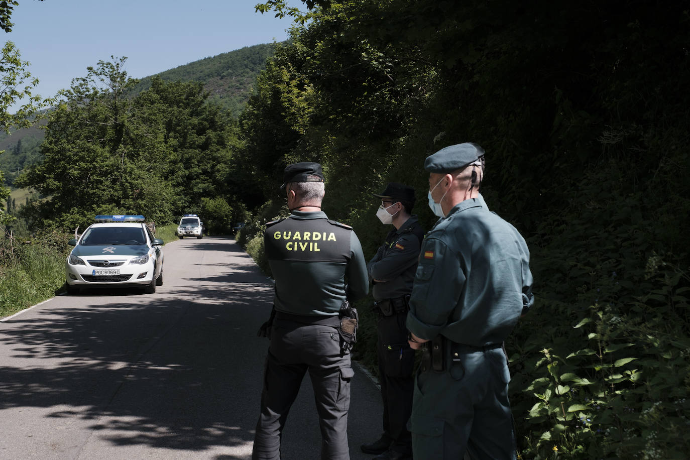 Una vecina de 75 años de Cangas del Narcea fue atacada por un oso en las inmediaciones del municipio. La mujer terminó con la pelvis rota y un desgarro en la cara por lo que fue trasladada al hospital.