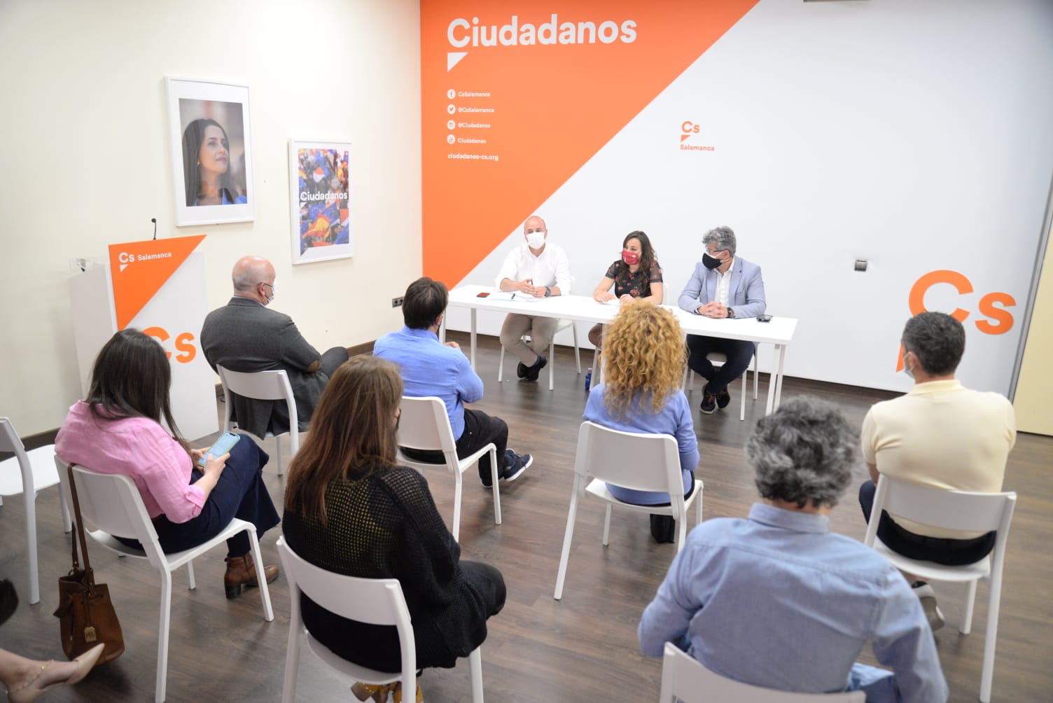 Villarroel, en una reunión con cargos públicos de la formación naranja. 