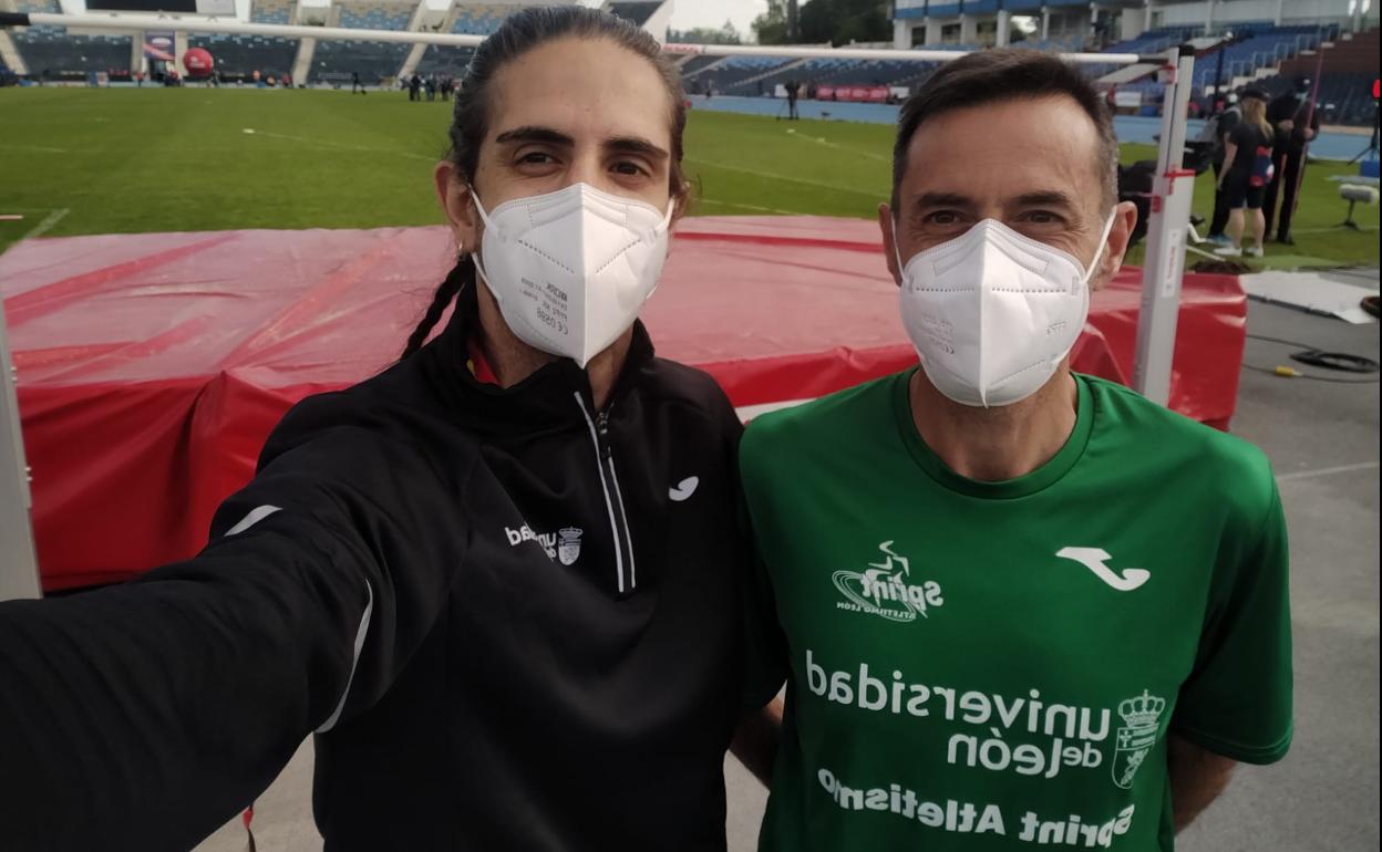 Dani Pérez, junto a su entrenador Toño Pérez, desde la pista de Bydgoszcz donde se disputará el Europeo.