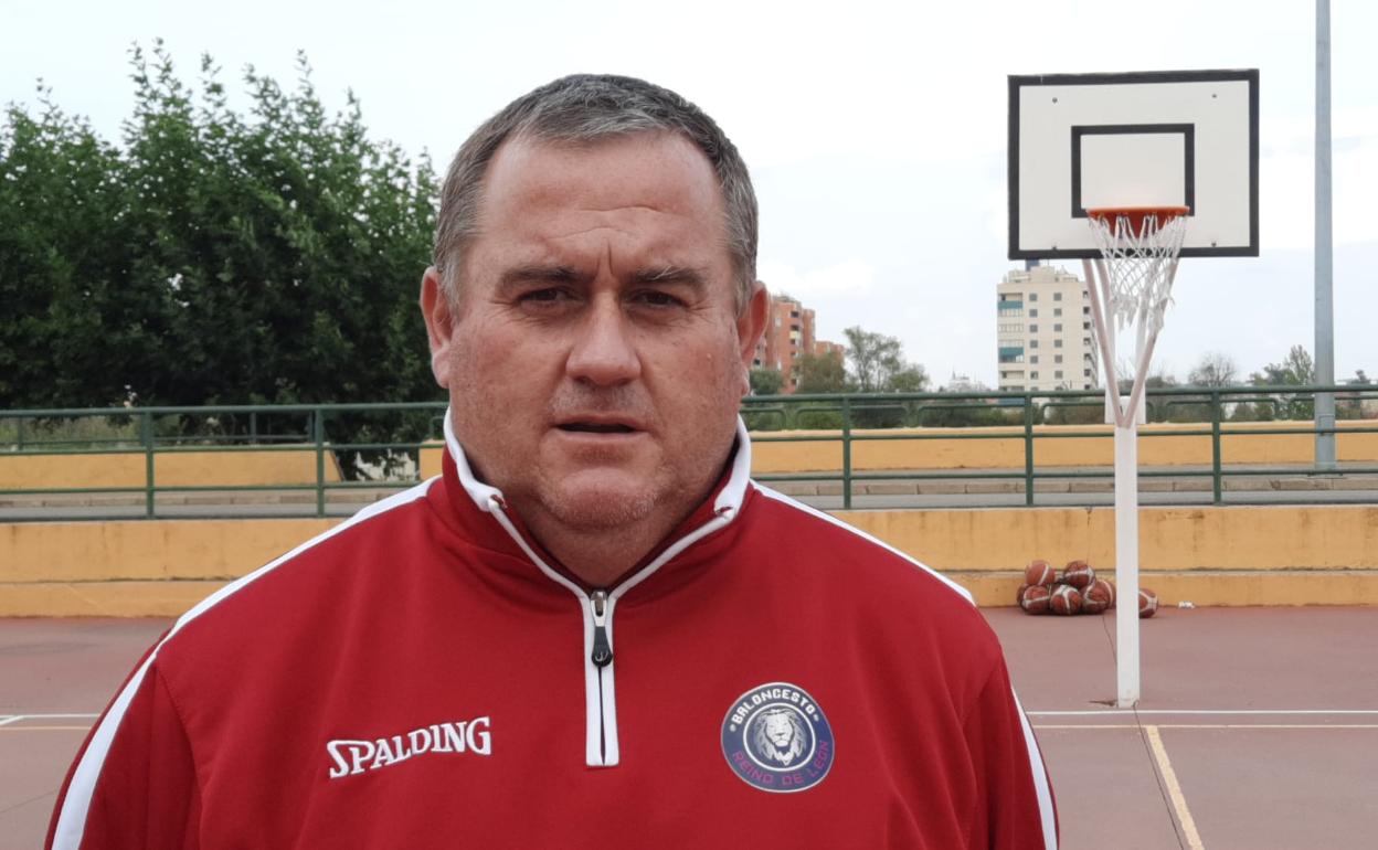 Miguel Ángel Rodríguez, entrenador del equipo de Primera Nacional del Reino de León.