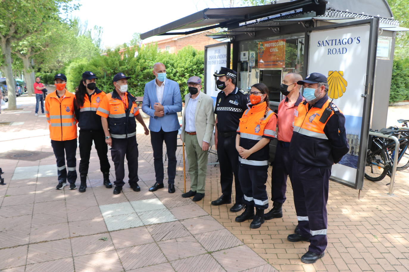 El puesto de información al peregrino de Puentecastro recupera su actividad con el objetivo de recuperar sus cifras de antes de la pandemia.