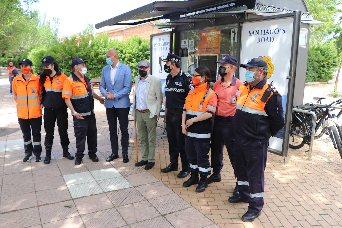 El puesto de información al peregrino de Puentecastro recupera su actividad con el objetivo de recuperar sus cifras de antes de la pandemia.