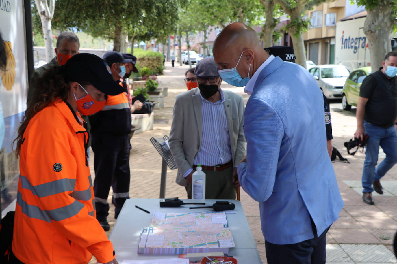 El puesto de información al peregrino de Puentecastro recupera su actividad con el objetivo de recuperar sus cifras de antes de la pandemia.