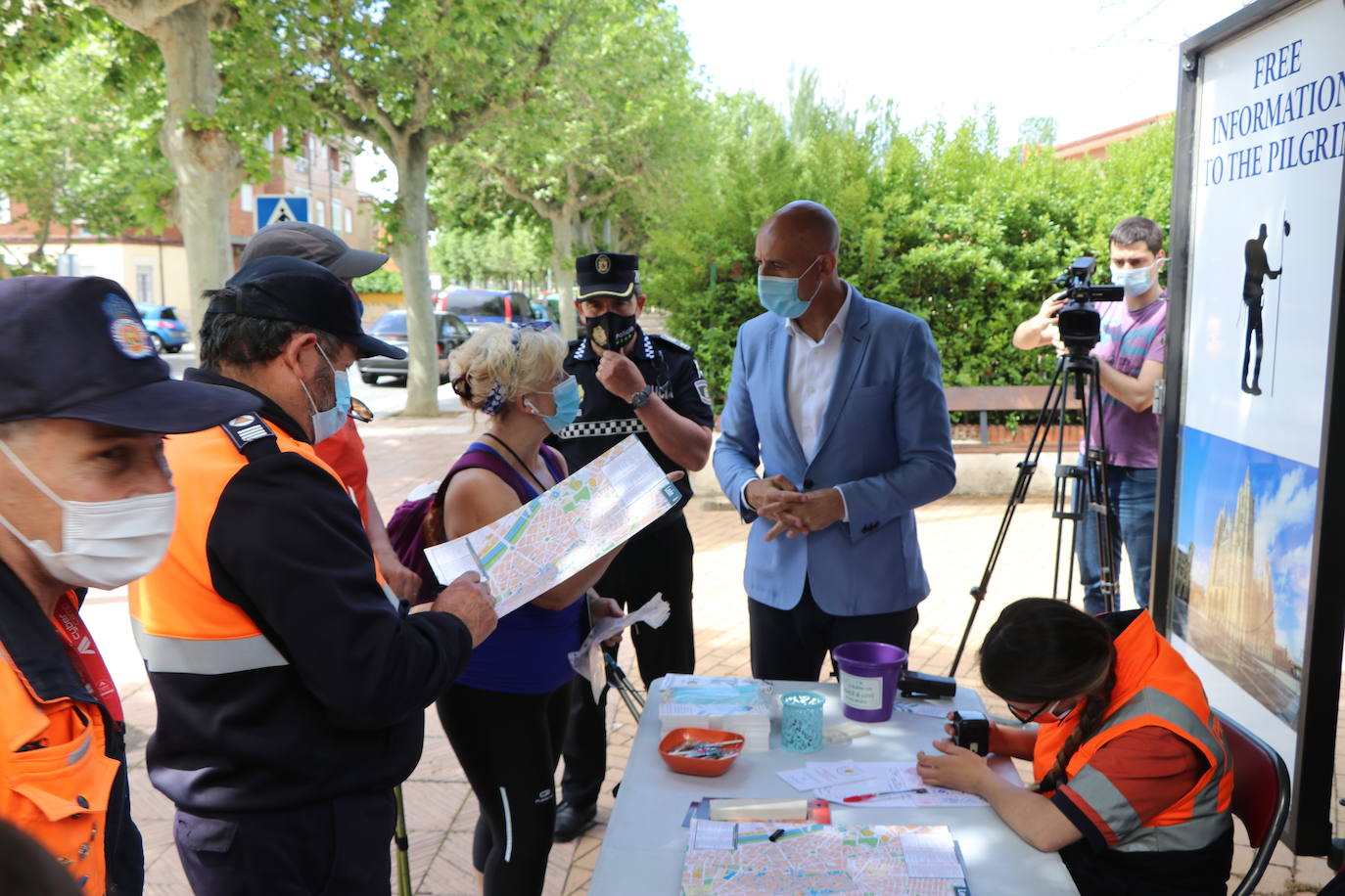 El puesto de información al peregrino de Puentecastro recupera su actividad con el objetivo de recuperar sus cifras de antes de la pandemia.