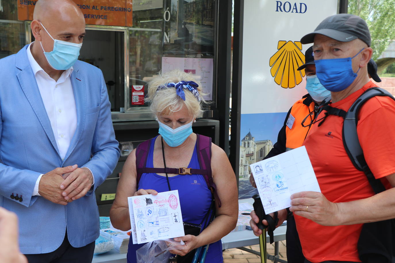 El puesto de información al peregrino de Puentecastro recupera su actividad con el objetivo de recuperar sus cifras de antes de la pandemia.