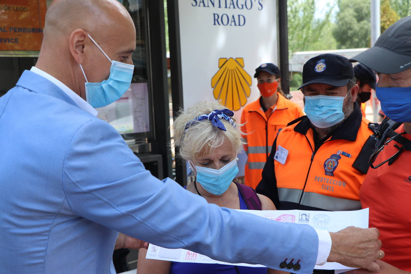 El puesto de información al peregrino de Puentecastro recupera su actividad con el objetivo de recuperar sus cifras de antes de la pandemia.