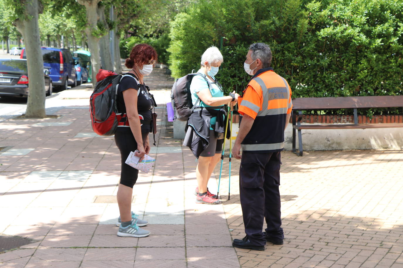 El puesto de información al peregrino de Puentecastro recupera su actividad con el objetivo de recuperar sus cifras de antes de la pandemia.