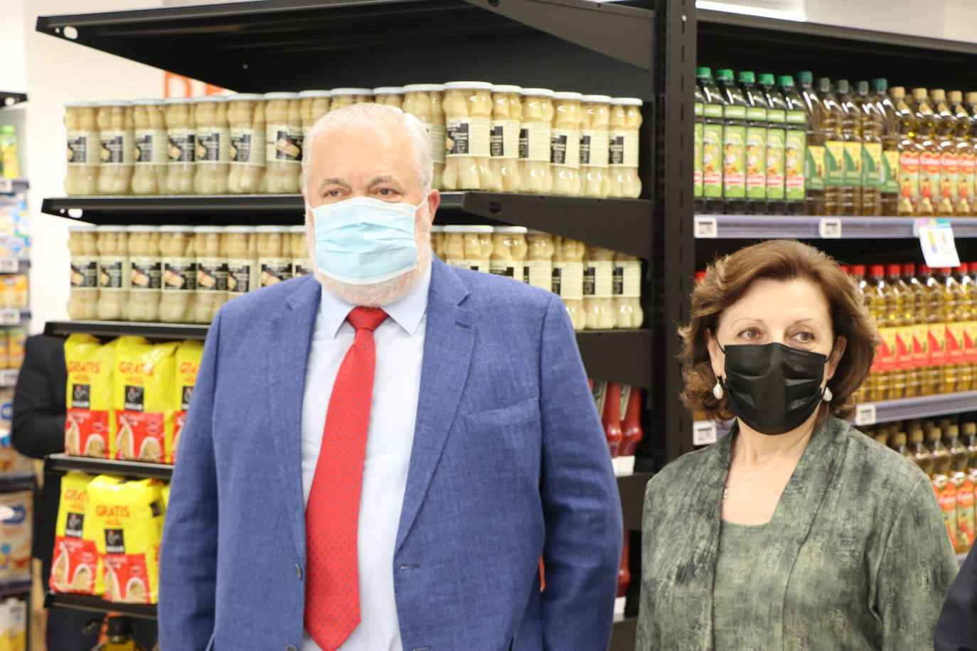 La cadena E.Leclerc estrena su quinto supermercado en el Alfoz con varias personalidades en su inauguración.