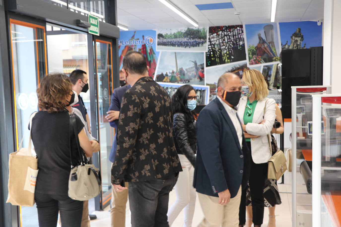 La cadena E.Leclerc estrena su quinto supermercado en el Alfoz con varias personalidades en su inauguración.