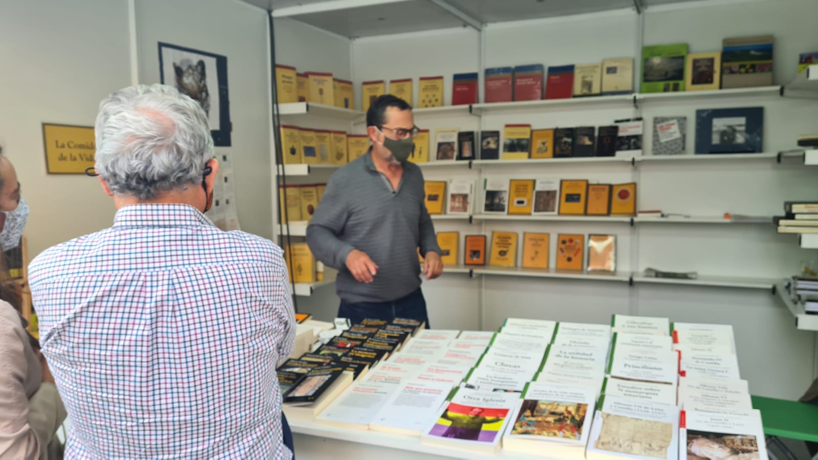 Los libros ganan la batalla al virus en una feria segura y con alta afluencia de público.