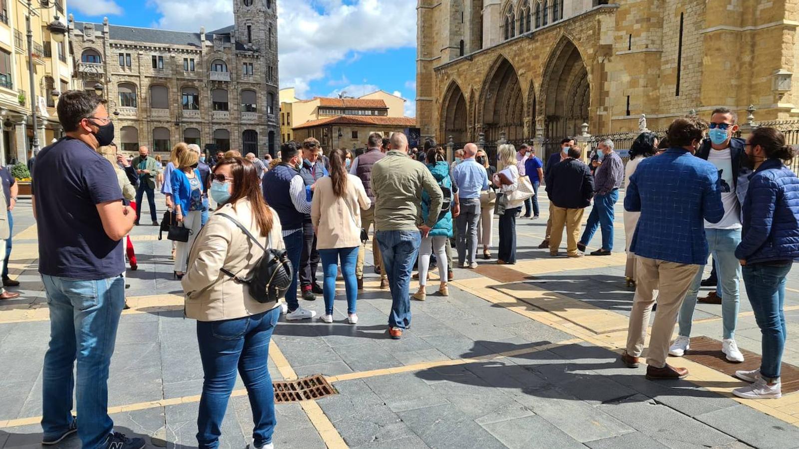 El alcalde de Almanza se cita con afiliados para presentar su candidatura al PP de León.