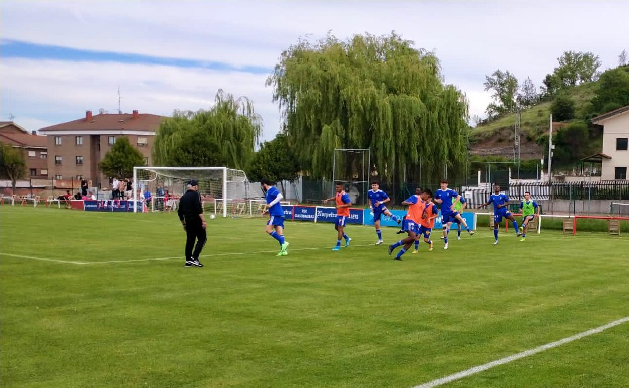 Calentamiento del equipo antes del inicio del partido.