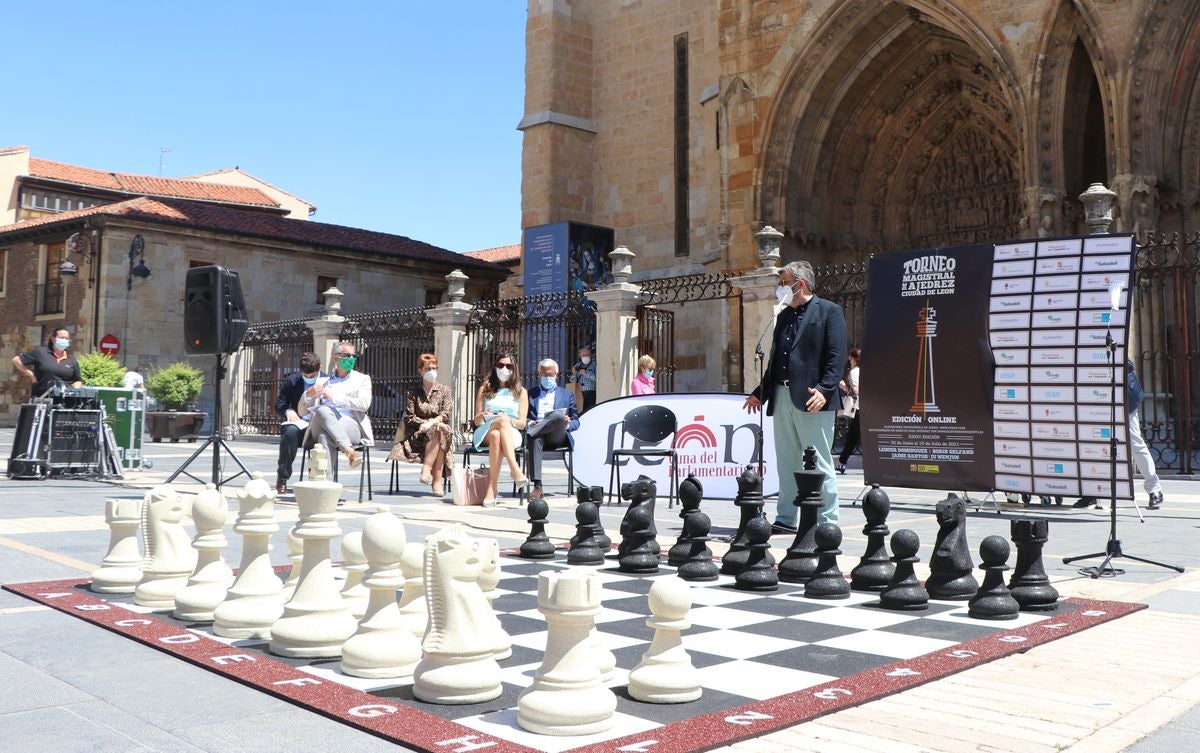 El torneo presenta su nueva edición a los pies de la Catedral y repetirá su formato online