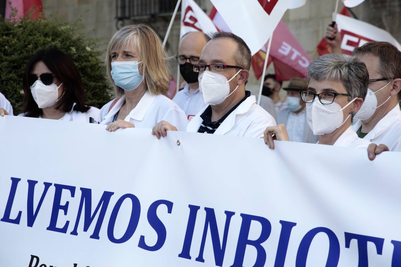 Los trabajadores de Inbiotec se concentran en defensa de la supervivencia del Instituto de Biotecnología de León y por el mantenimiento de los puestos de trabajo del personal del centro tecnológico.