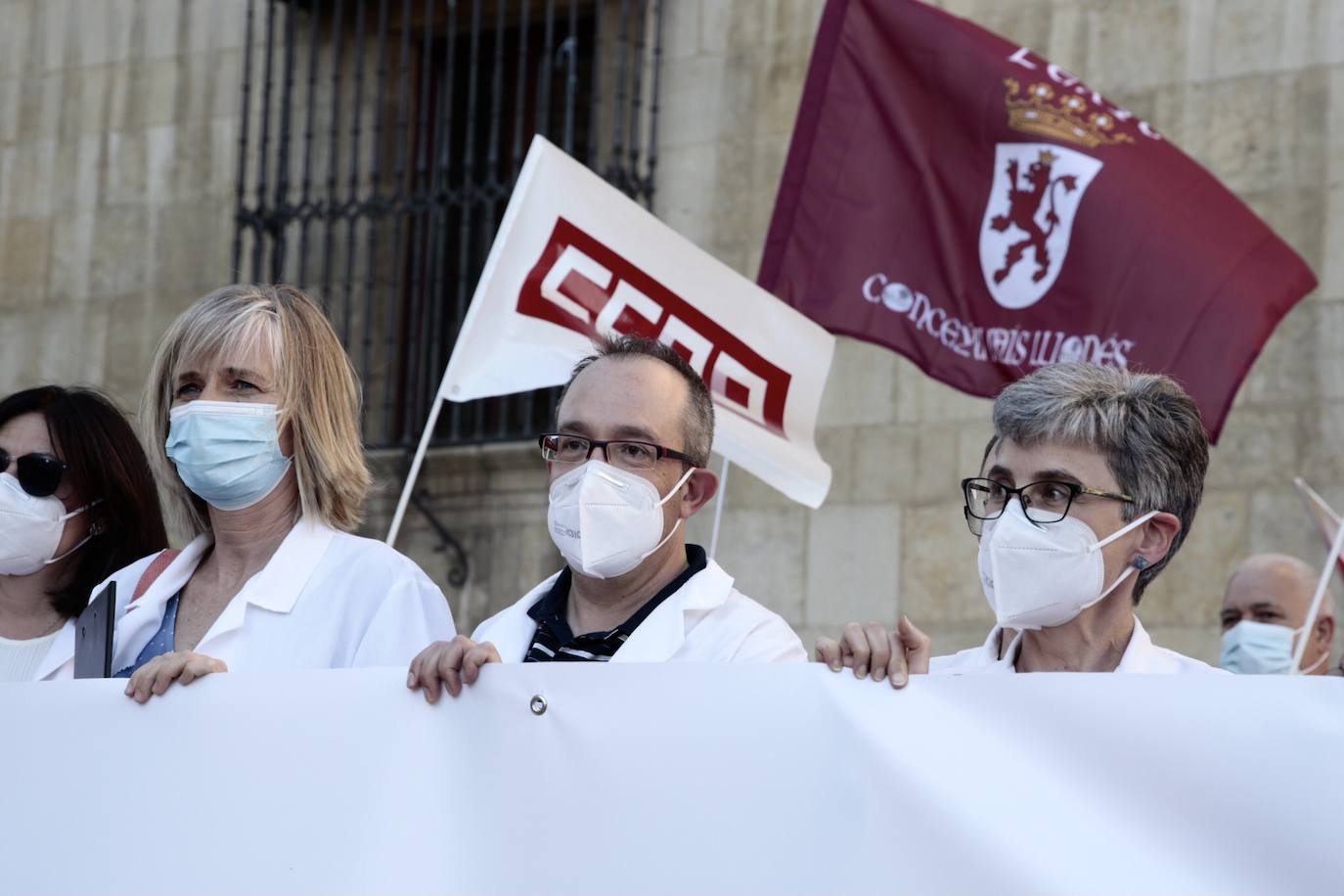 Los trabajadores de Inbiotec se concentran en defensa de la supervivencia del Instituto de Biotecnología de León y por el mantenimiento de los puestos de trabajo del personal del centro tecnológico.