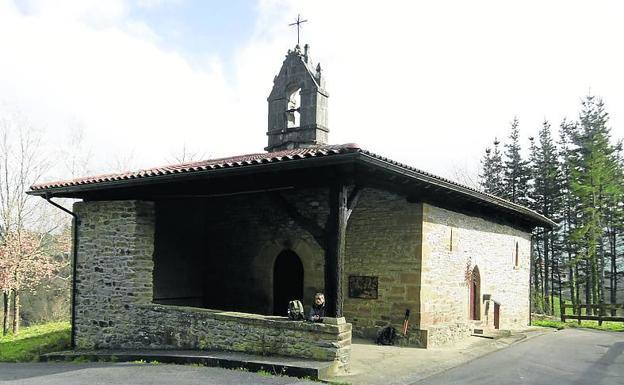 Ermita de San Juan de Altzunaga, en Zeanuri. Forma parte de la senda de ermitas del municipio. 