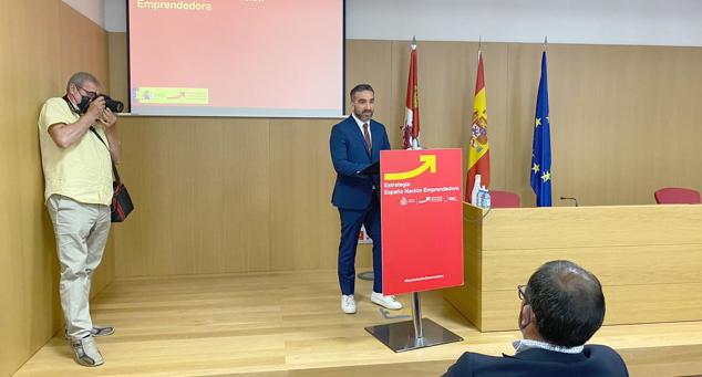 El alto comisionado de la presidencia del Gobierno para la Estrategia España Nación Emprendedora, Francisco Polo, presenta en la Ciuden el proyecto gubernamental de apoyo al emprendimiento | En el conjunto nacional la inversión rondará los 4.900 millones de euros que se adecuarán a la entidad de los proyectos a desarrollar. 