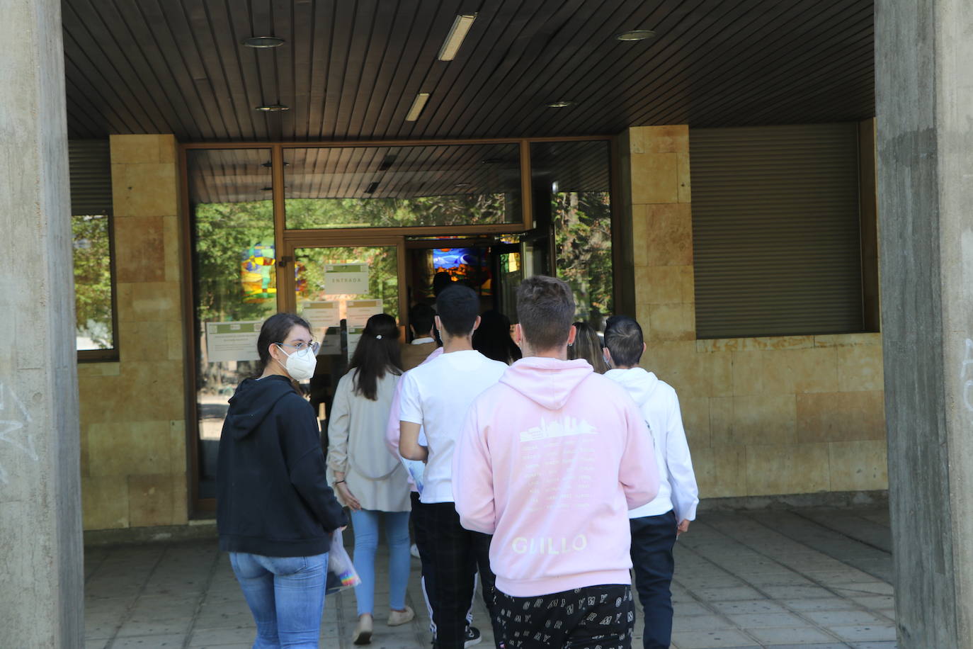 Un 10% menos de estudiantes que el año pasado se presentan a las pruebas de Selectividad en León y Ponferrada.