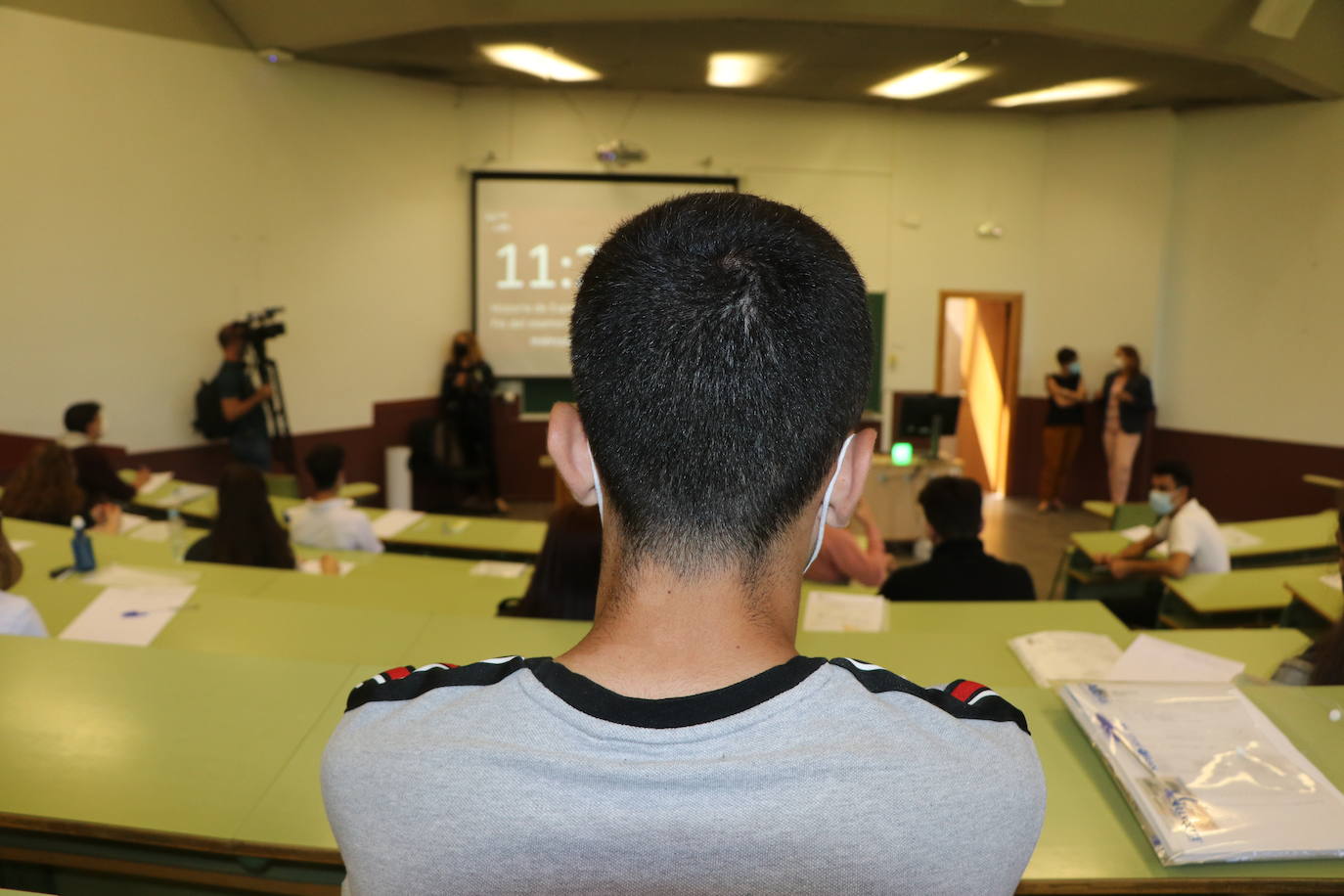 Un 10% menos de estudiantes que el año pasado se presentan a las pruebas de Selectividad en León y Ponferrada.