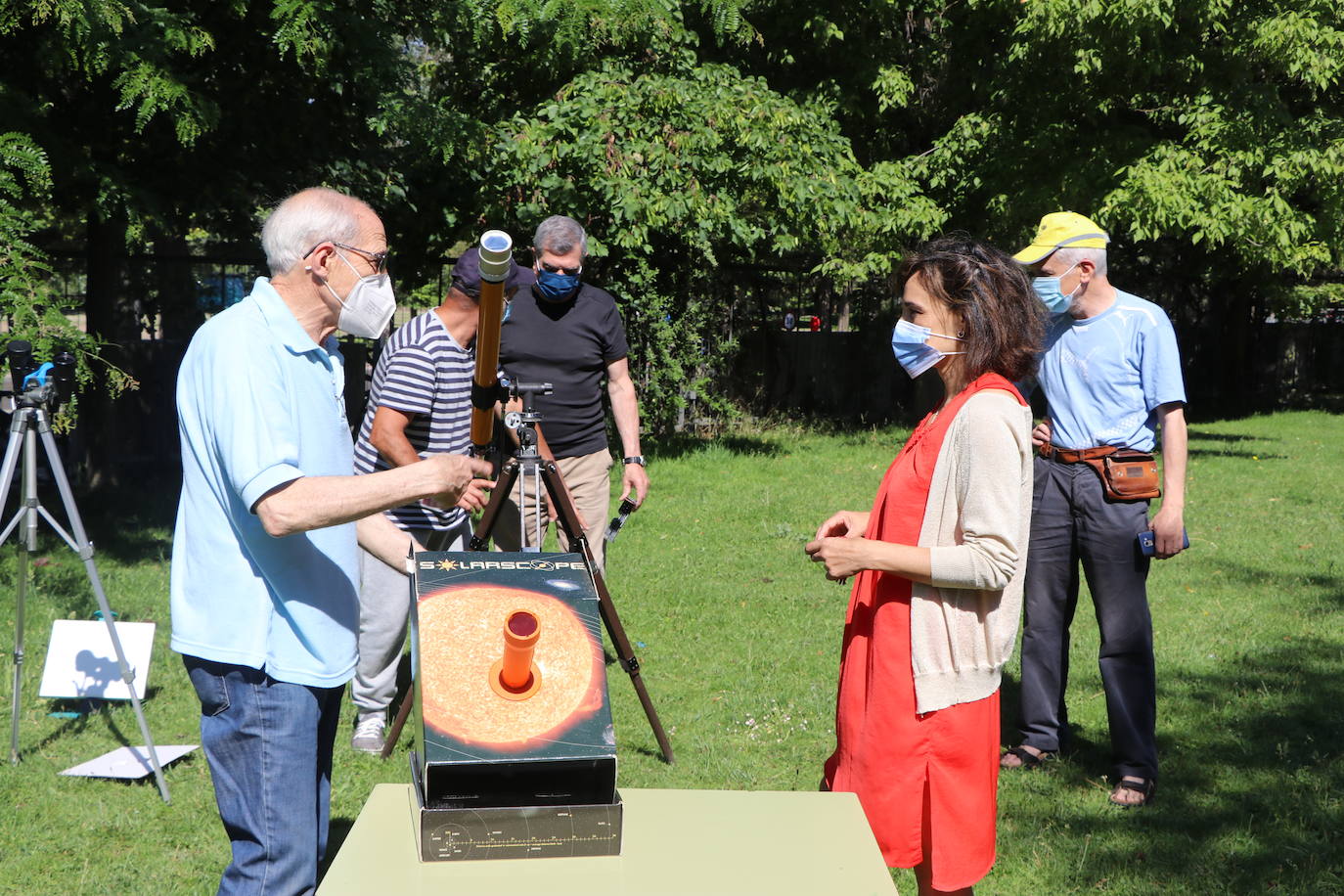 La Asociación Leonesa de Astronomía organiza en el patio del IES Padre Isla una observación del eclipse solar que ocultará una 18,6% del astro | Este fenómeno «inusual y único» en España se repetirá de una forma mucho más potente en 2034