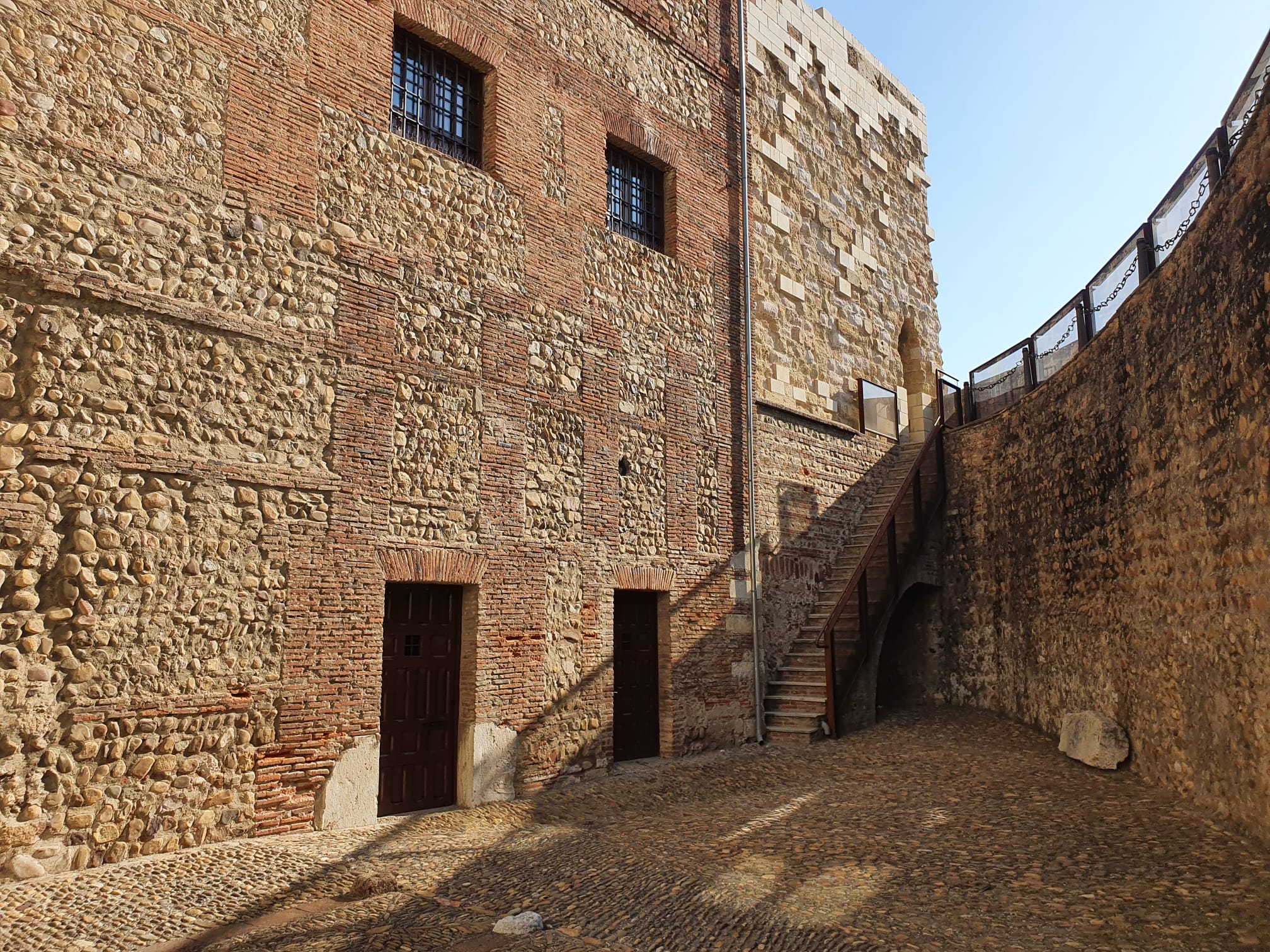 'Muestar de la exposiciónTrazas: Edificios y maestros de la provincia de León