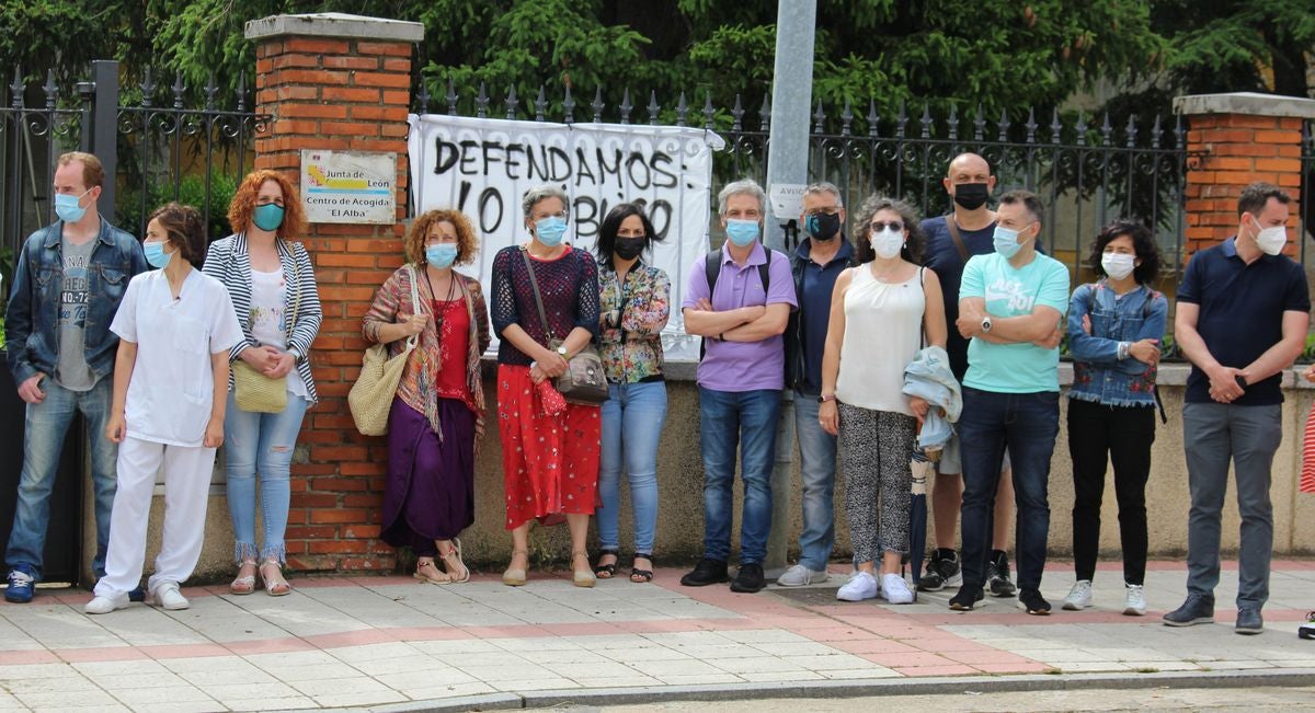 Los trabajadores del Centro El Alba claman contra el «boicot» para el cierre de este «centro referencia» en León.