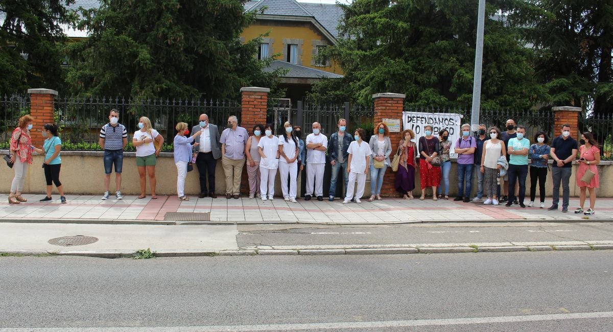 Los trabajadores del Centro El Alba claman contra el «boicot» para el cierre de este «centro referencia» en León.