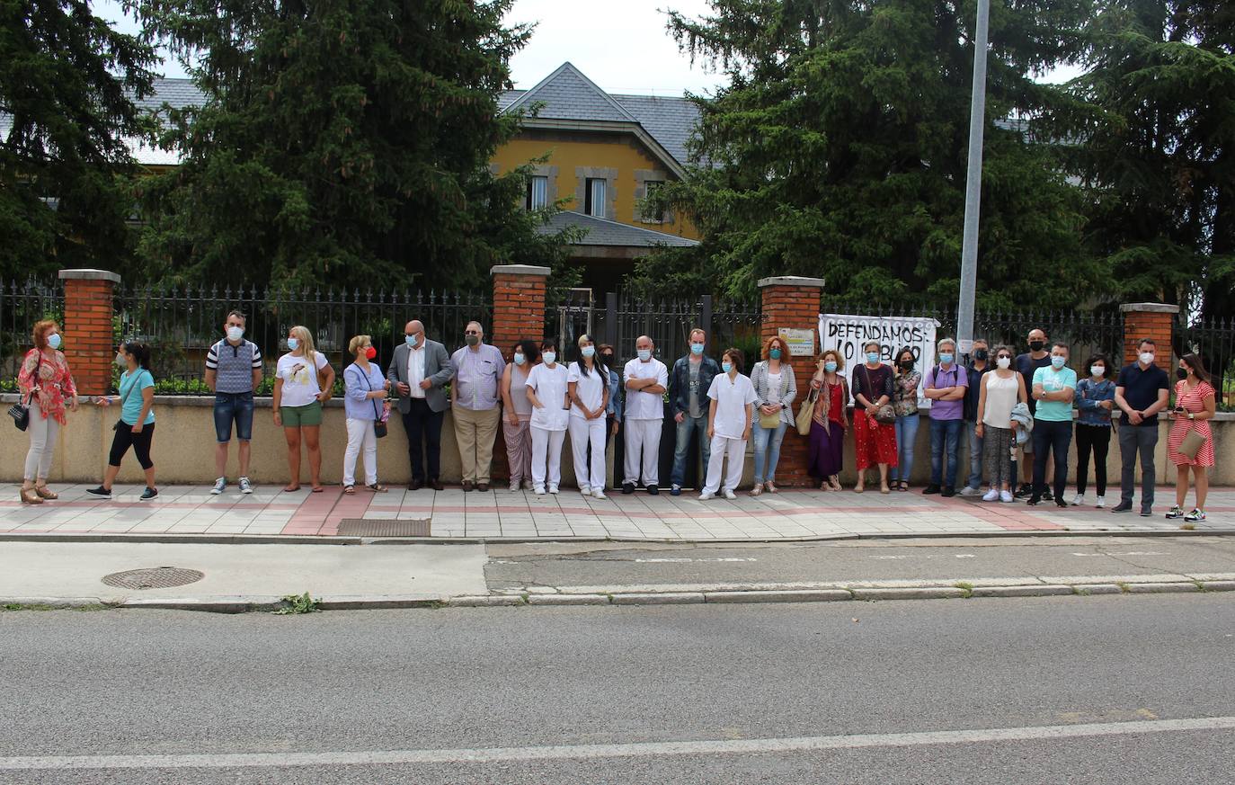 Los trabajadores del Centro El Alba claman contra el «boicot» para el cierre de este «centro referencia» en León.