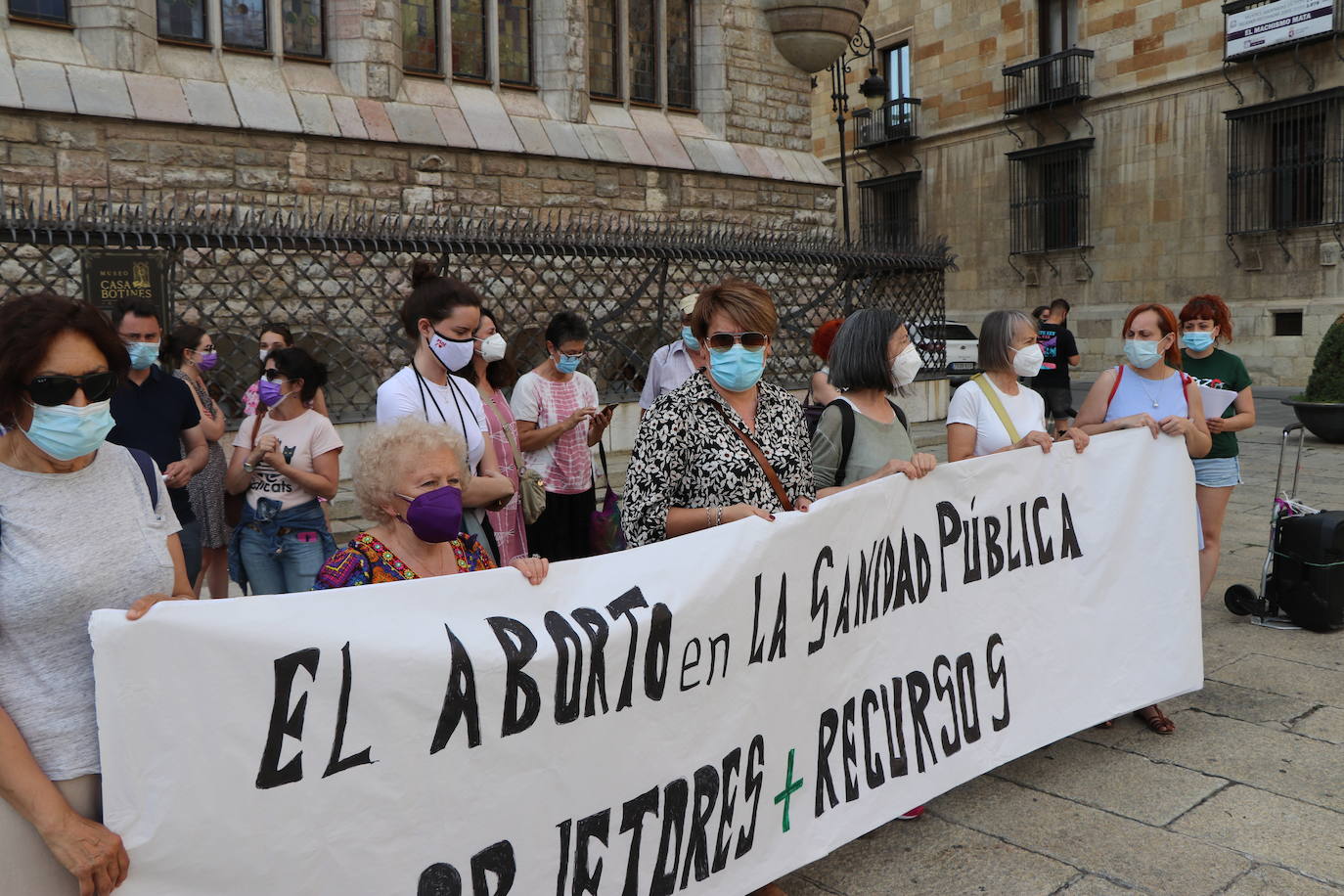 El Movimiento Feminista de Léon encabeza las demandas de un «aborto libre, seguro y gratuito».