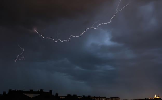 Galería. Imagen de la tormenta de rayos de madrugada. 