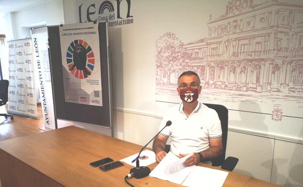 Nicanor Pastrana, en la rueda de prensa en el Salón de los Reyes.