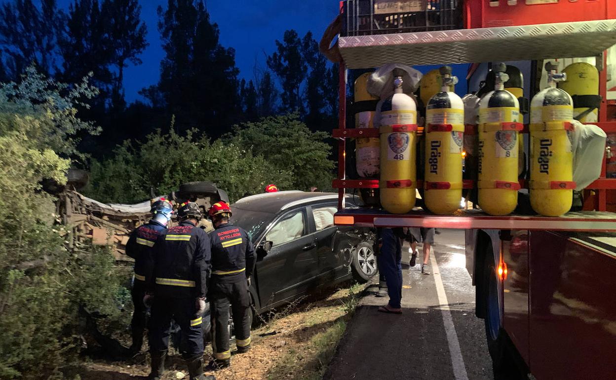 Asistencia de los Bomberos de León en este accidente de tráfico.