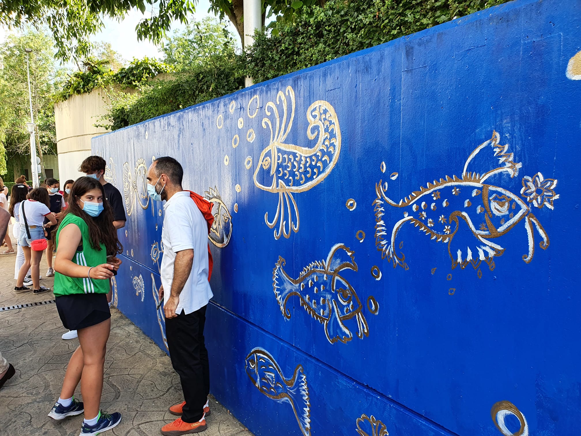 Inauguración del mural artístico de los Peces en homenaje a Miguel Escanciano.