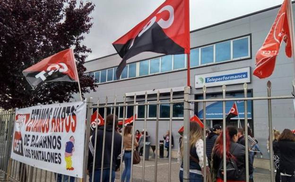 Imagen de una acción de protesta en Teleperfomance Ponferrada.
