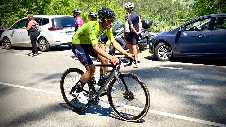 Un ciclista de Ciudad de Astorga, en acción en Puente Viesgo.