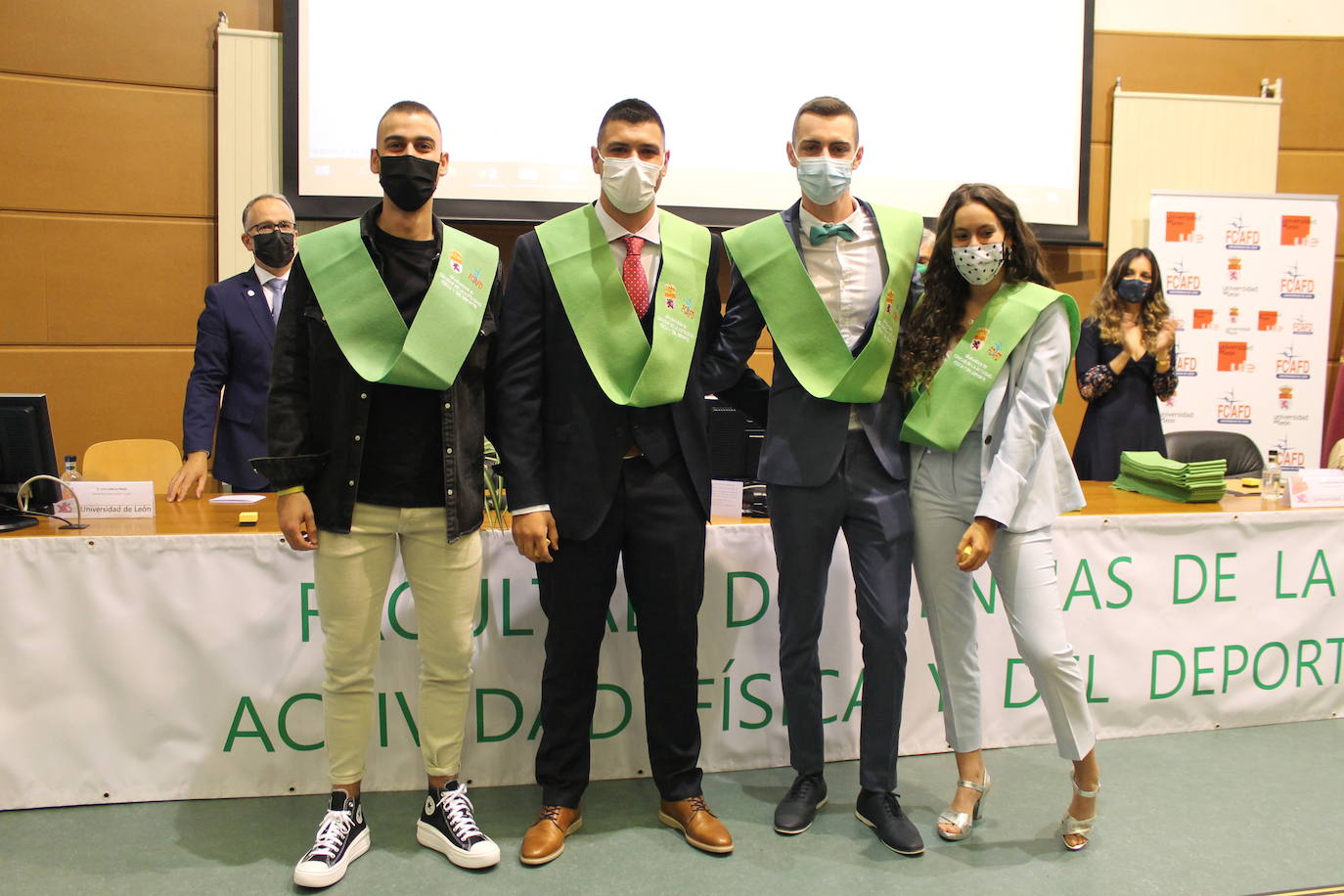 Los nuevos graduados de Inef pudieron celebrar el fin de su formación.