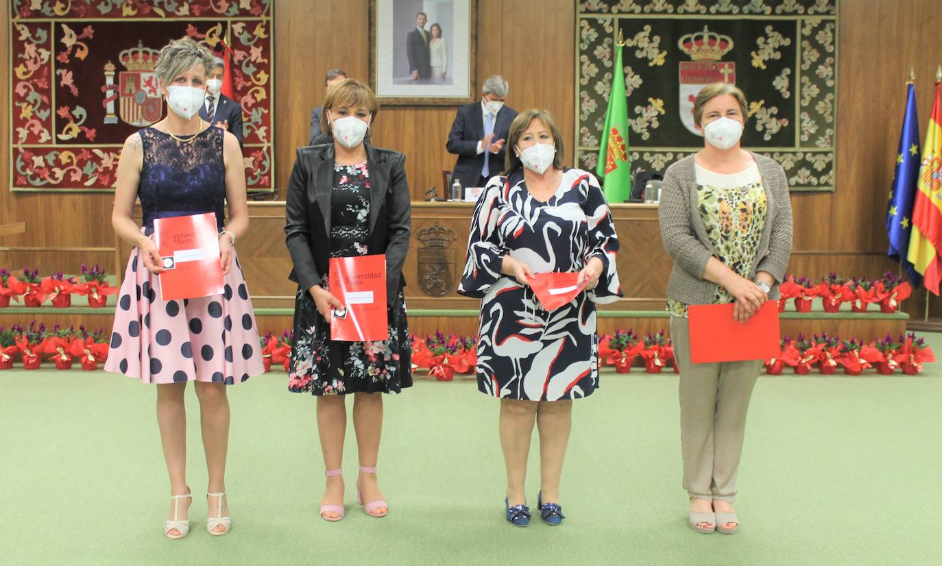 La ULE entregó los premios y becas a varios alumnos de la Facultad de Derecho, en el día de su patrón.