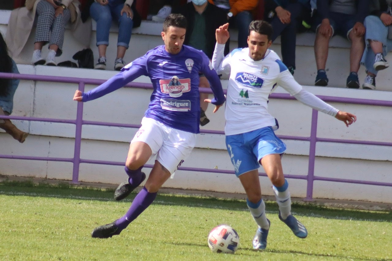 El conjunto morado desciente de la Tercera División tras perder ante el Almazán.