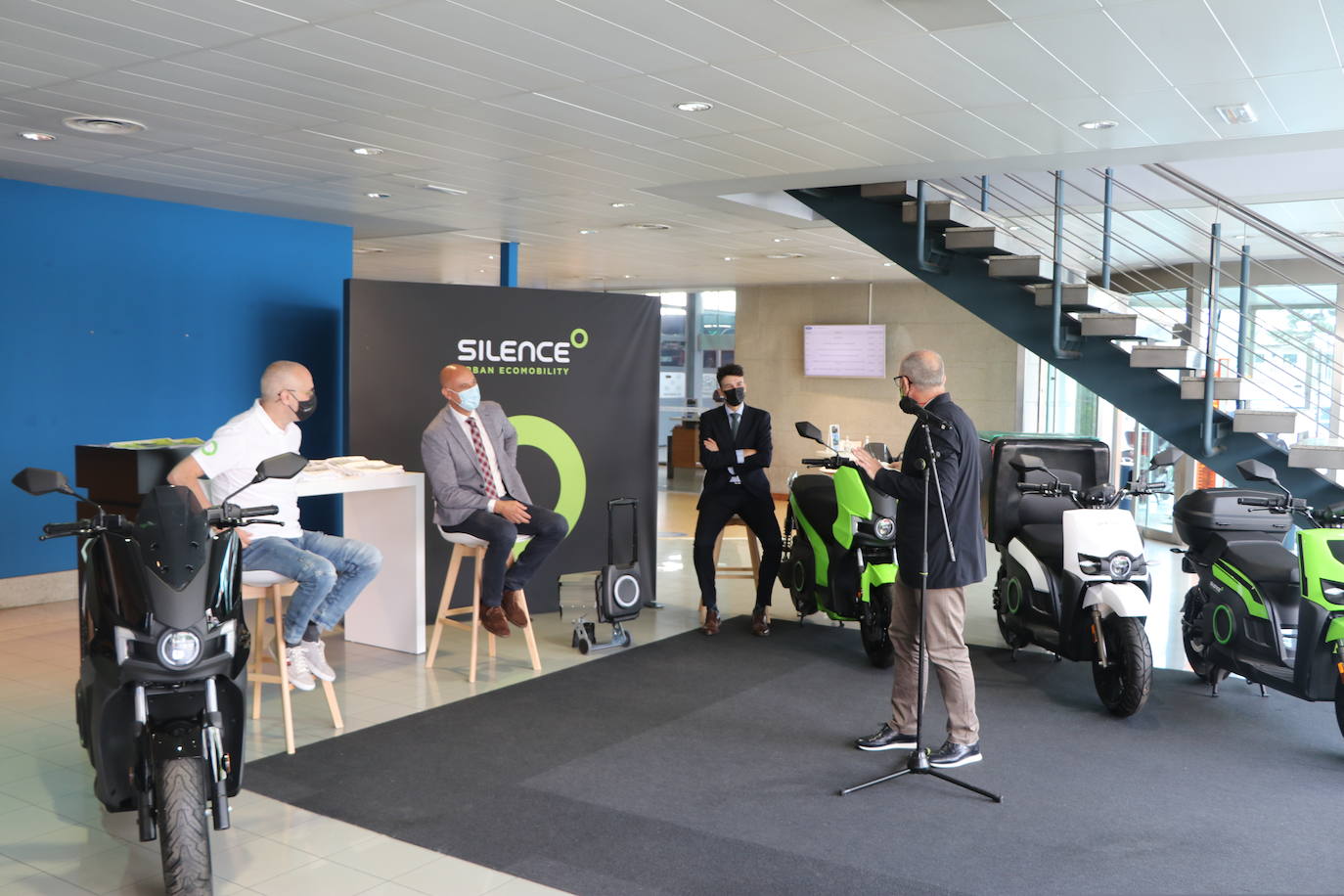 Presentación de Silence León