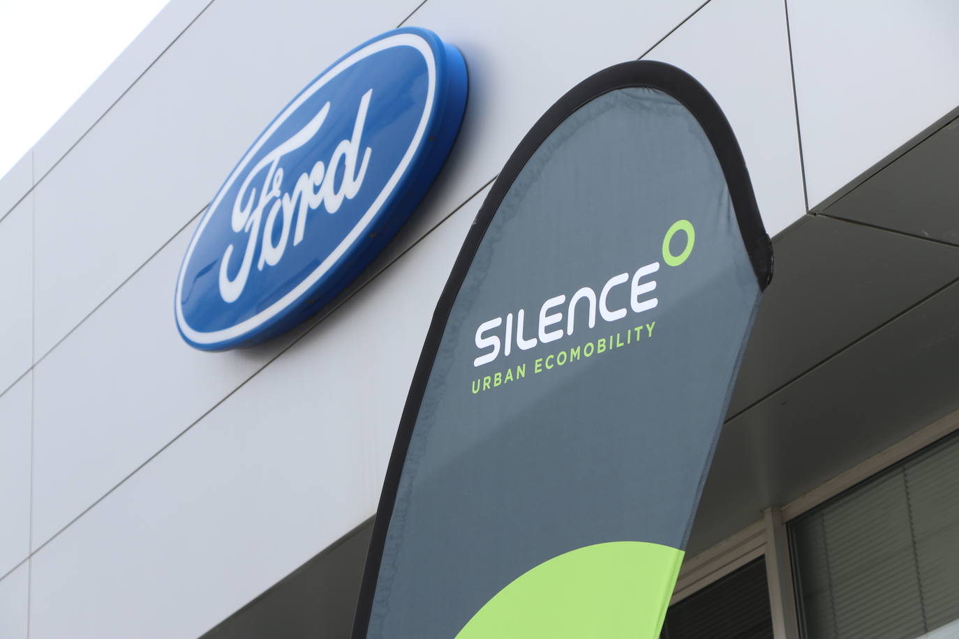 Presentación de Silence León