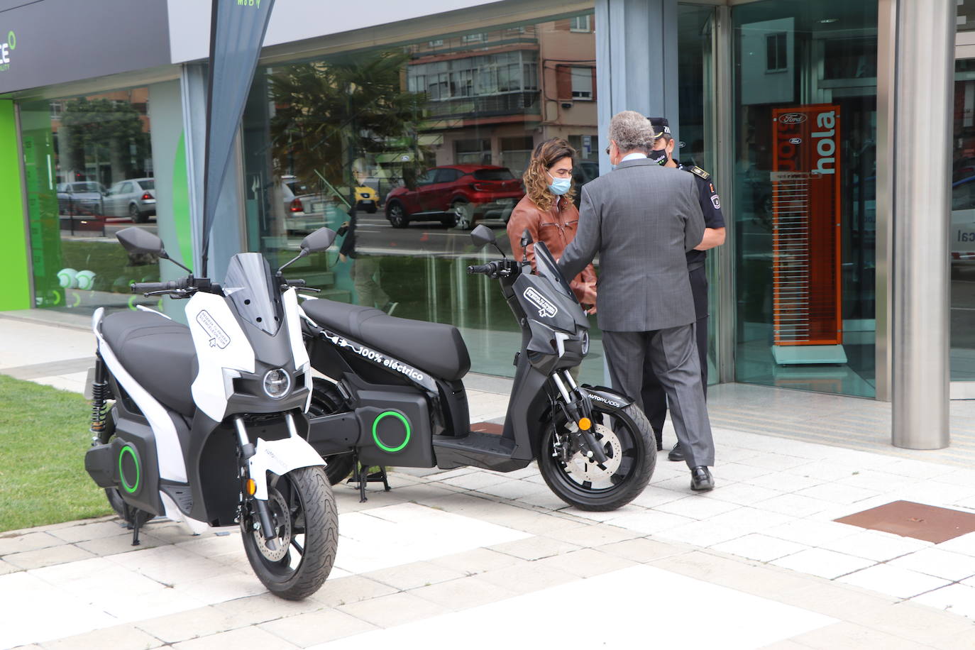 Presentación de Silence León