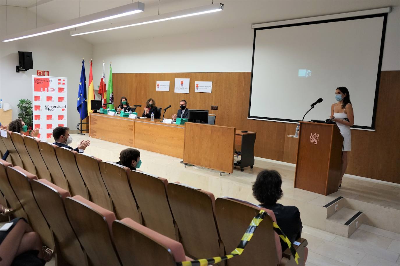 Los 48 integrantes de la promoción 2017-2021 recogió sus becas en un acto solemne que se celebró el pasado lunes bajo la presidencia de la vicerrectora Pilar Marqués.