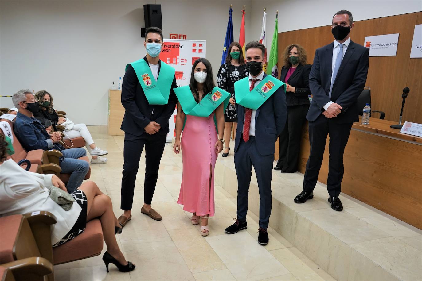 Los 48 integrantes de la promoción 2017-2021 recogió sus becas en un acto solemne que se celebró el pasado lunes bajo la presidencia de la vicerrectora Pilar Marqués.