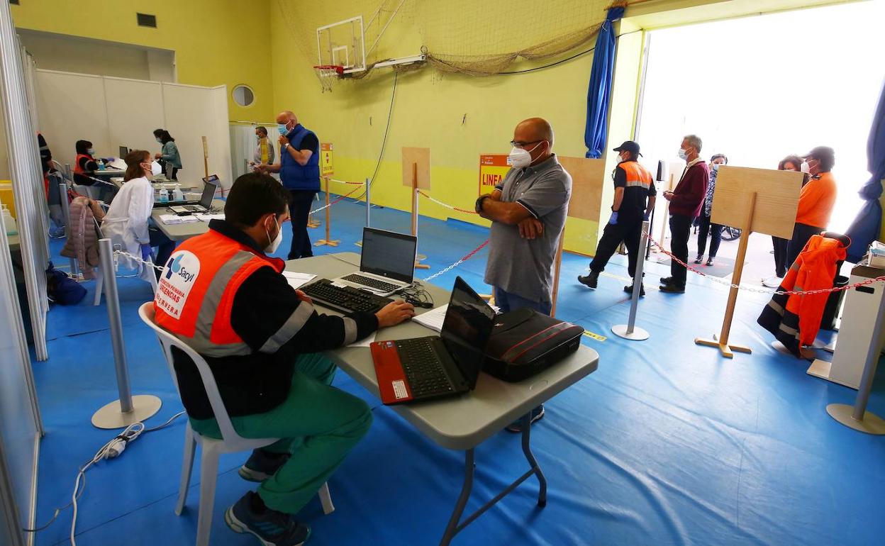 Imagen de archivo de una jornada de vacunación en Ponferrada.