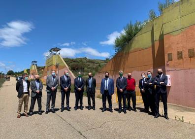 Imagen secundaria 1 - Reunión a tres partes para estudiar vías de colaboración.