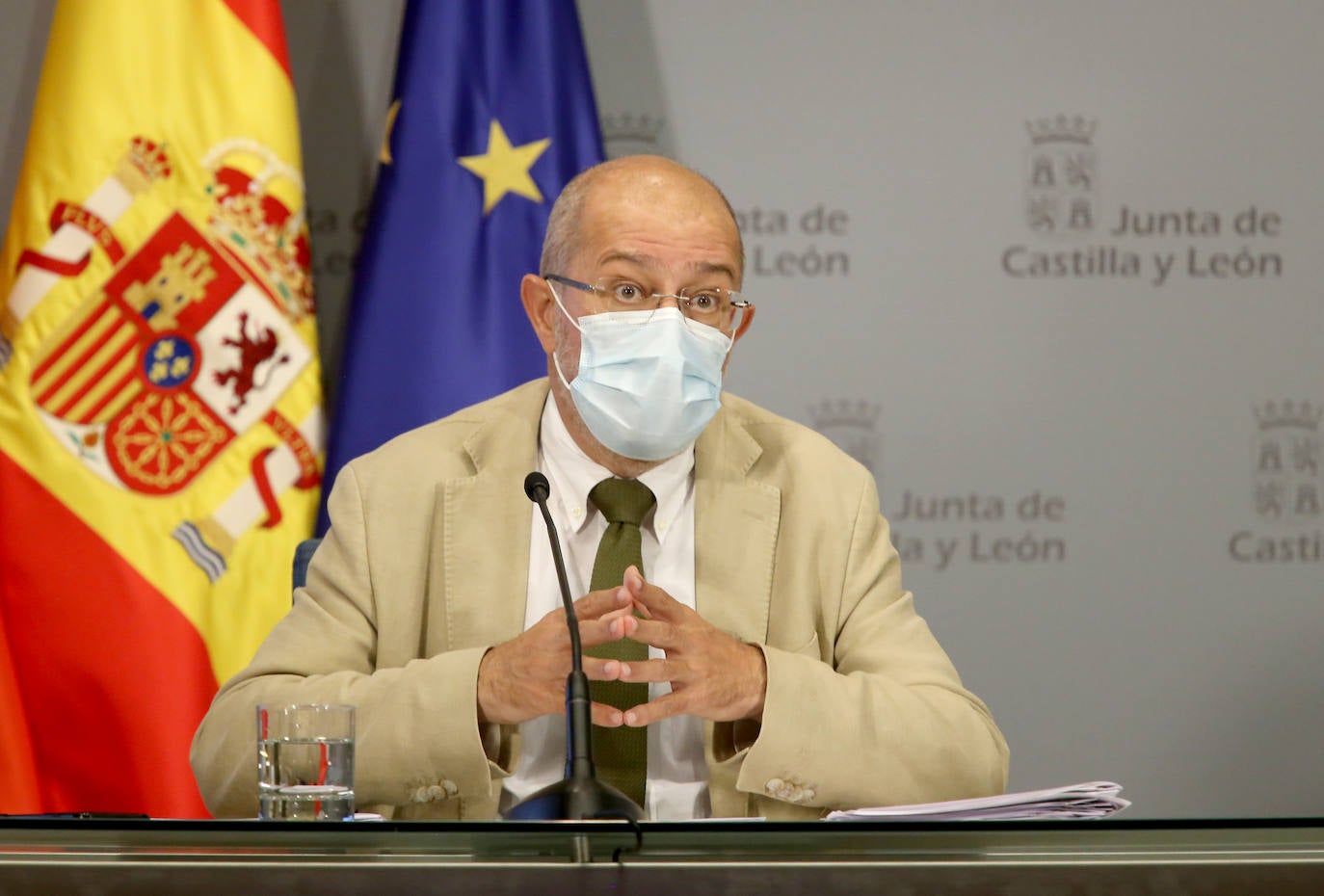 El vicepresidente, portavoz y consejero de Transparencia, Ordenación del Territorio y Acción Exterior, Francisco Igea, y la consejera de Sanidad, Verónica Casado, comparecen en rueda de prensa posterior al Consejo de Gobierno